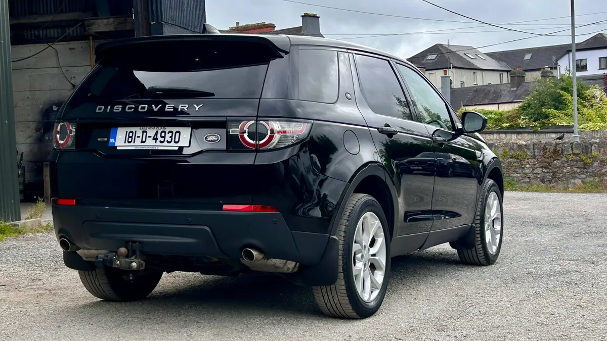 Land Rover Discovery 2018 7 seater automatic - Image 4