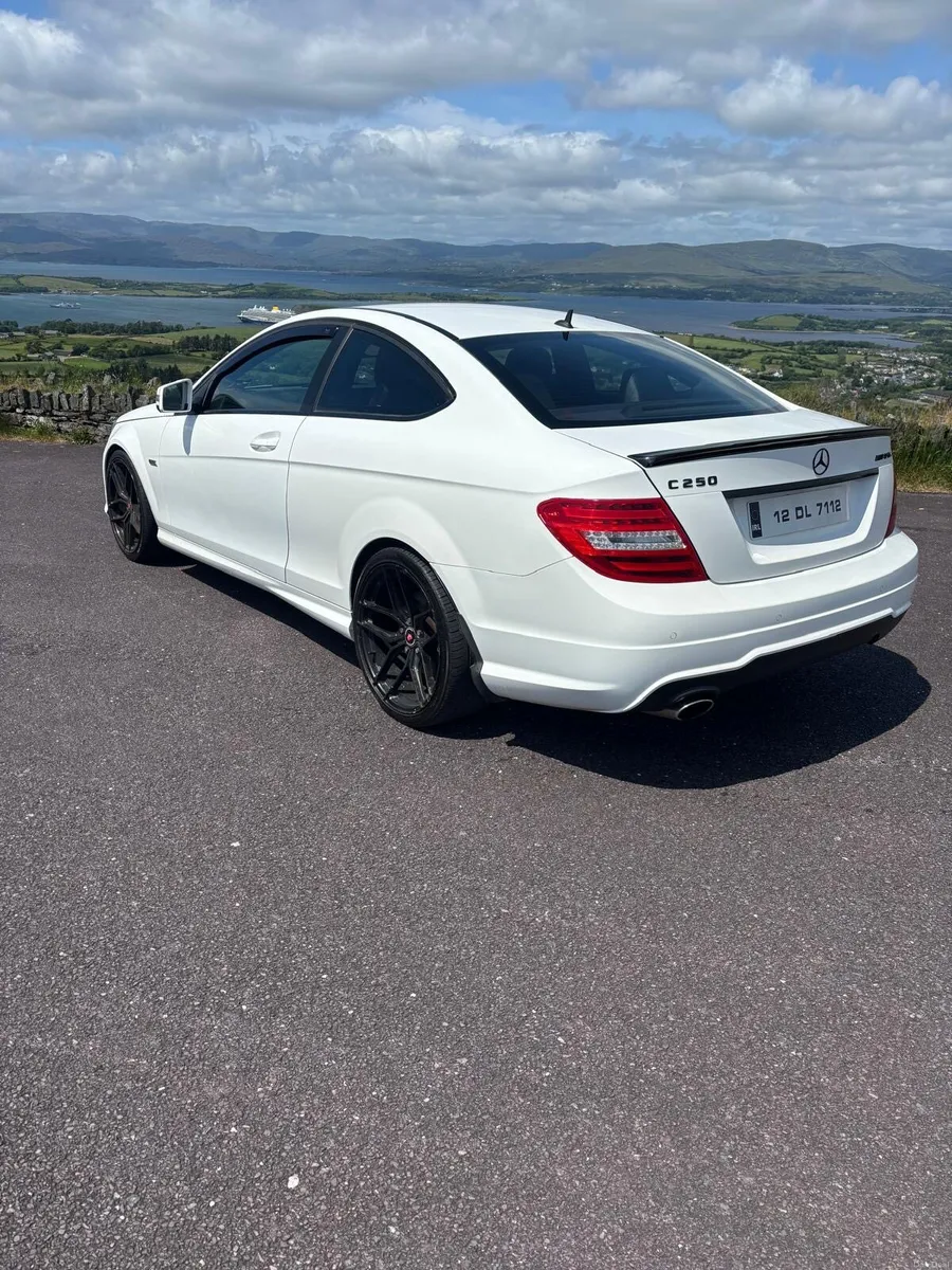 Mercedes Benz C250 amg sport - Image 2