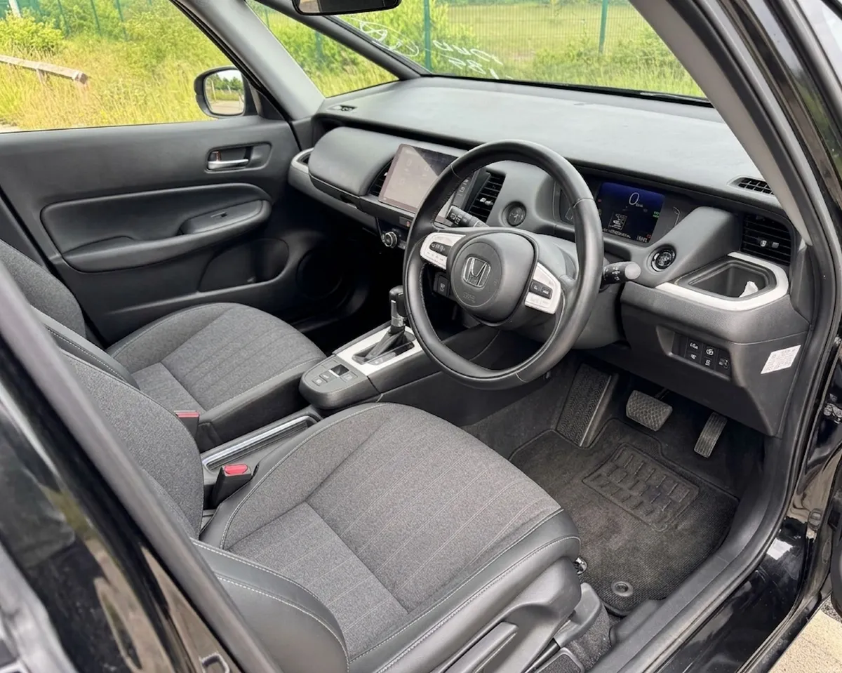 Honda Fit 1.5 Hybrid - 2021 - Half leather seats - Image 6