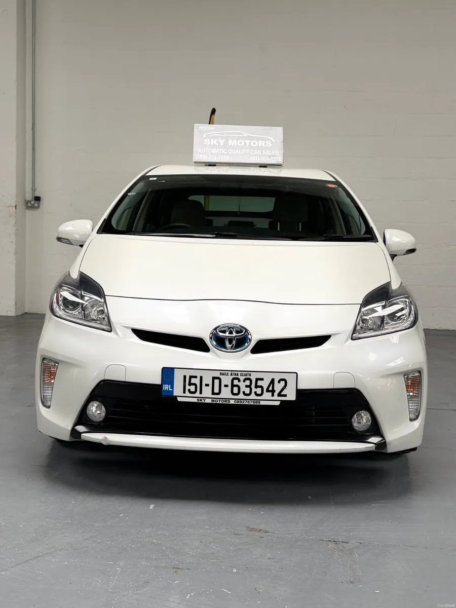 2015 Toyota Prius 1.8 Hybrid Automatic,42K KM - Image 2