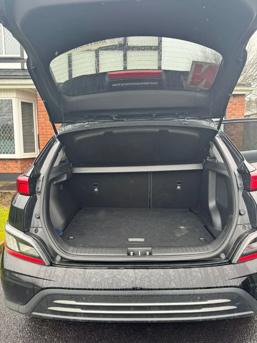 Hyundai KONA 2022 Premium 64 kWh - Image 3