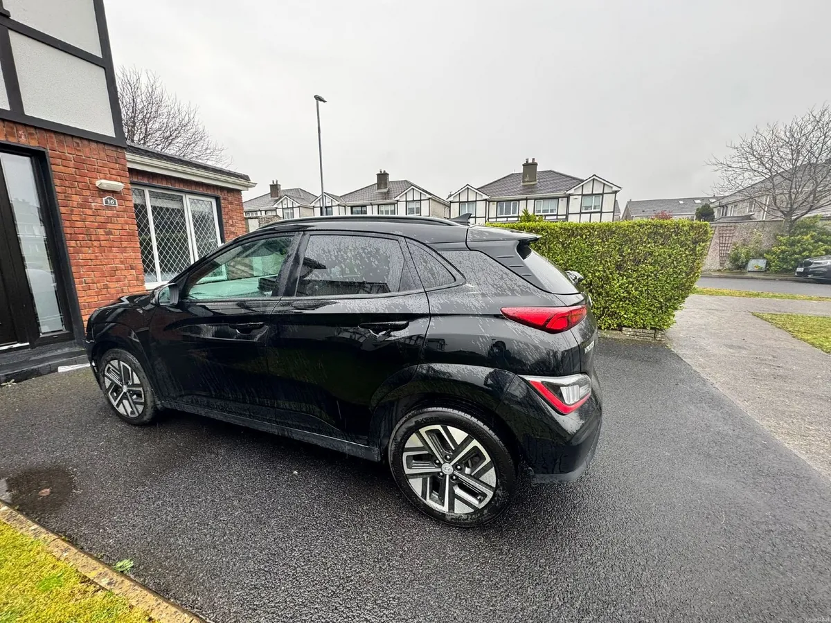 Hyundai KONA 2022 Premium 64 kWh - Image 4
