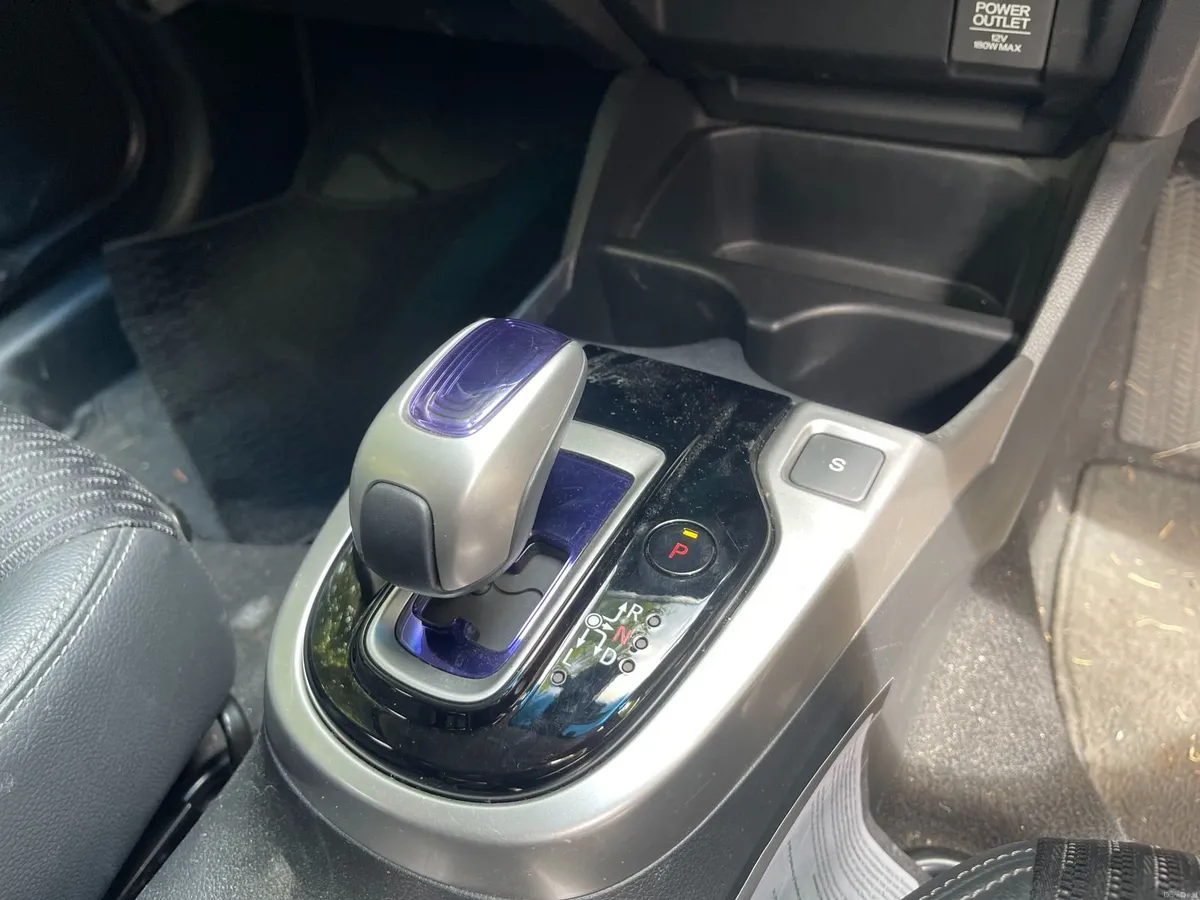 Honda Fit 2015 - Image 2