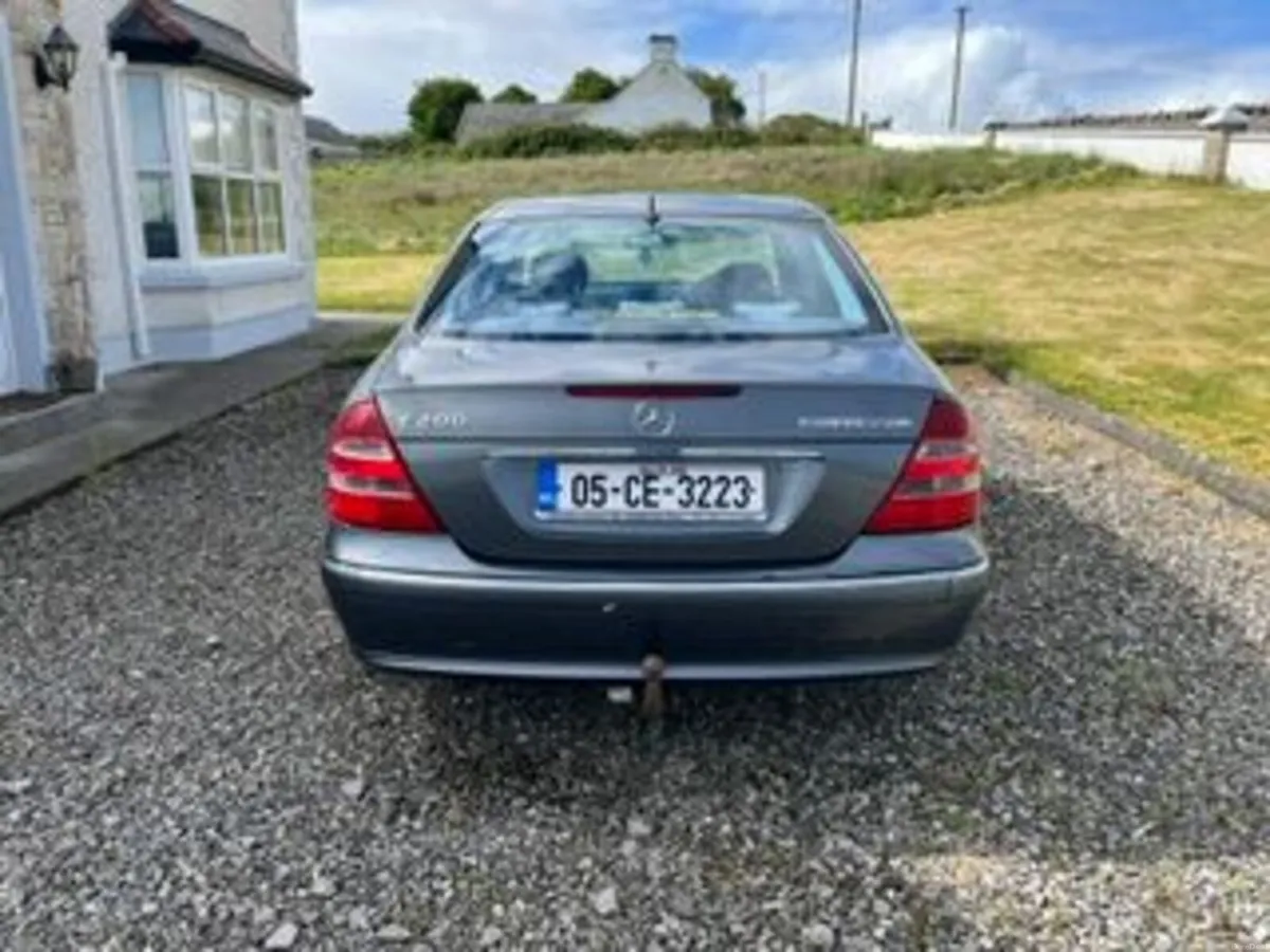Mercedes-Benz E-Class 2005 - Image 2