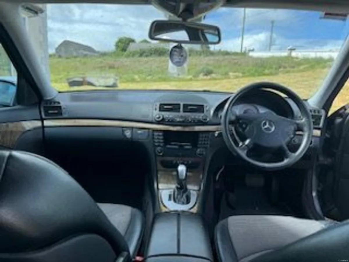 Mercedes-Benz E-Class 2005 - Image 3