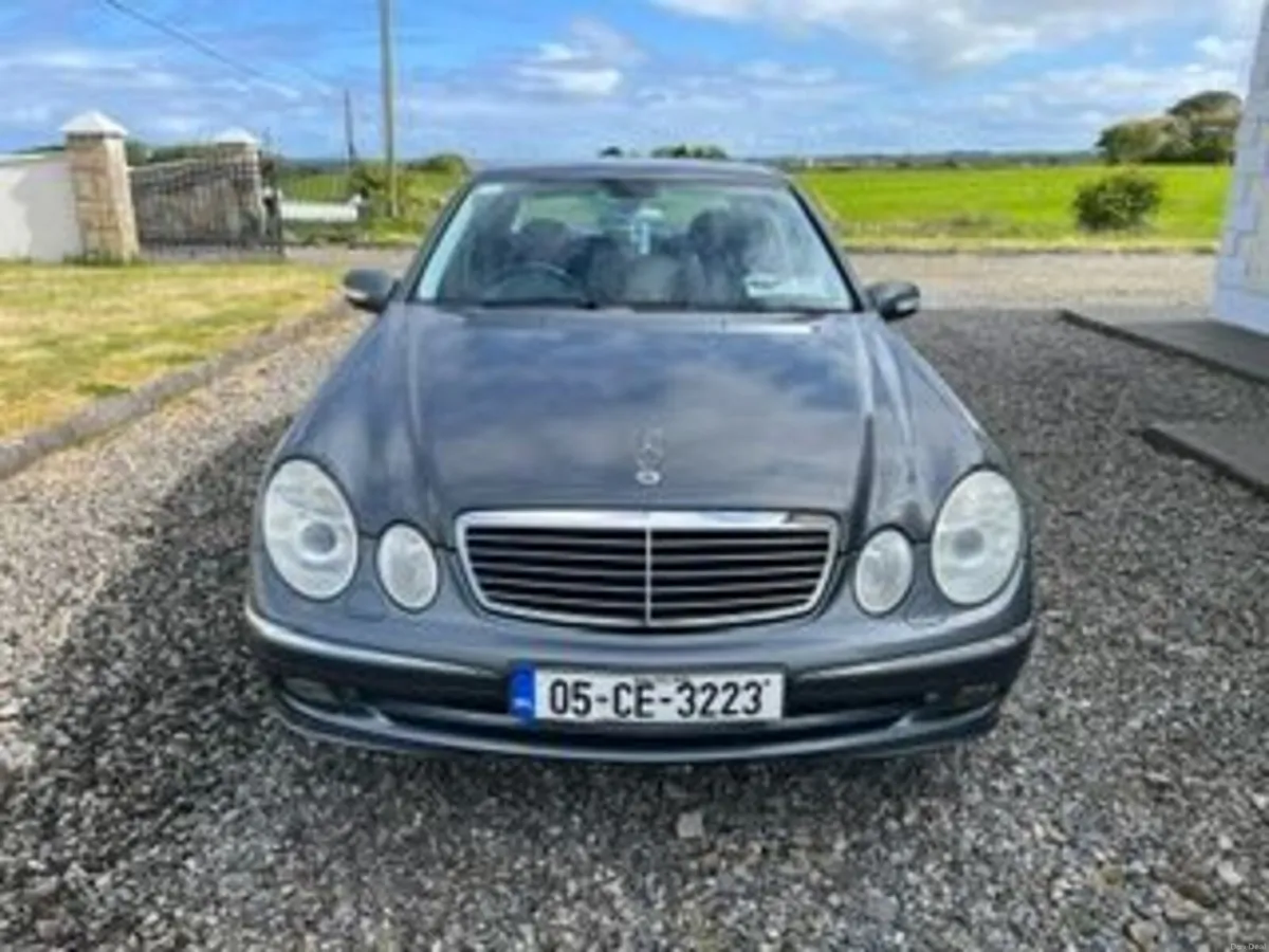 Mercedes-Benz E-Class 2005 - Image 5