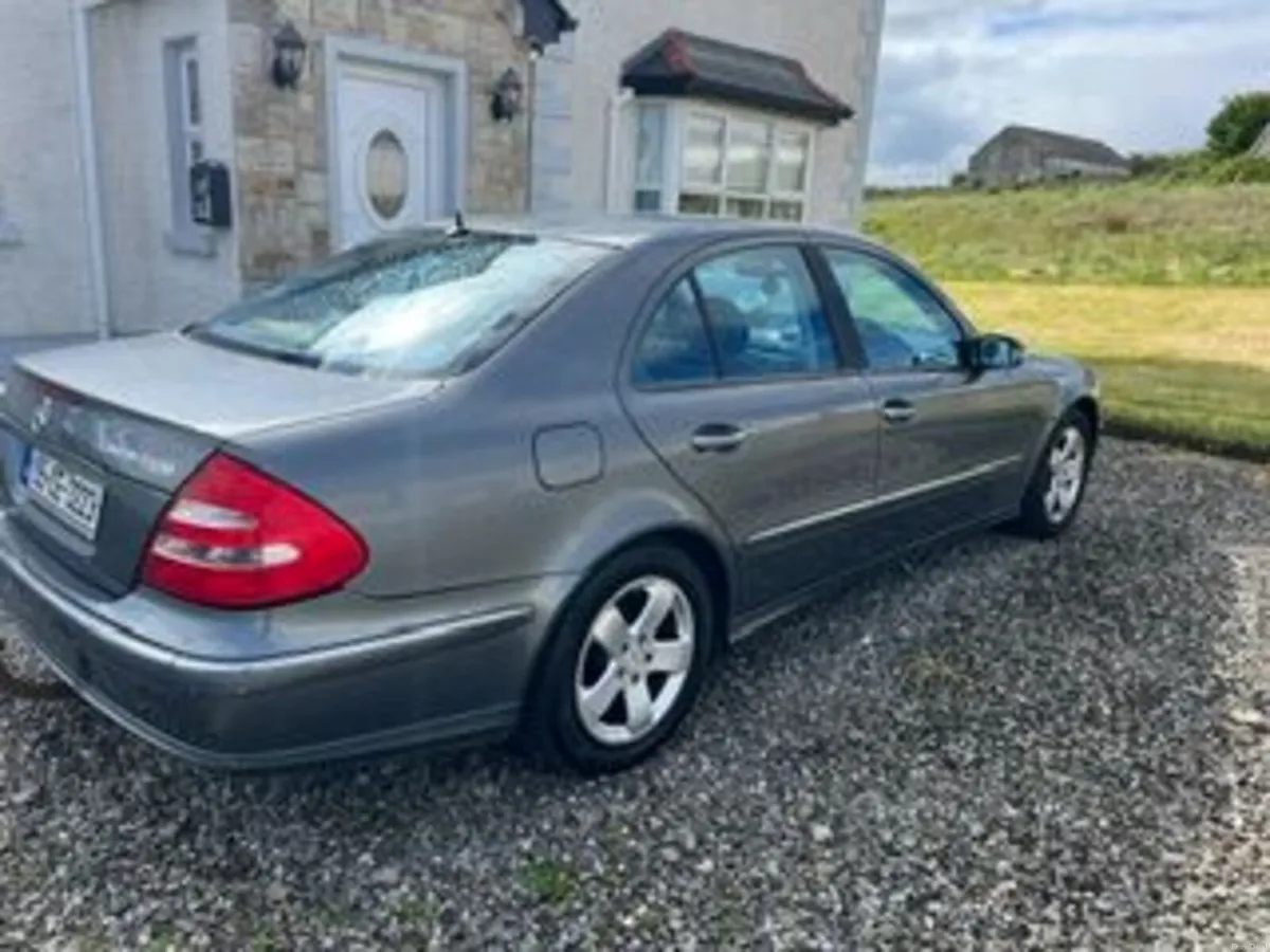 Mercedes-Benz E-Class 2005 - Image 1
