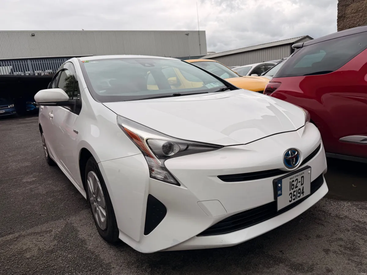 Toyota Prius 2016 with warranty - Image 1