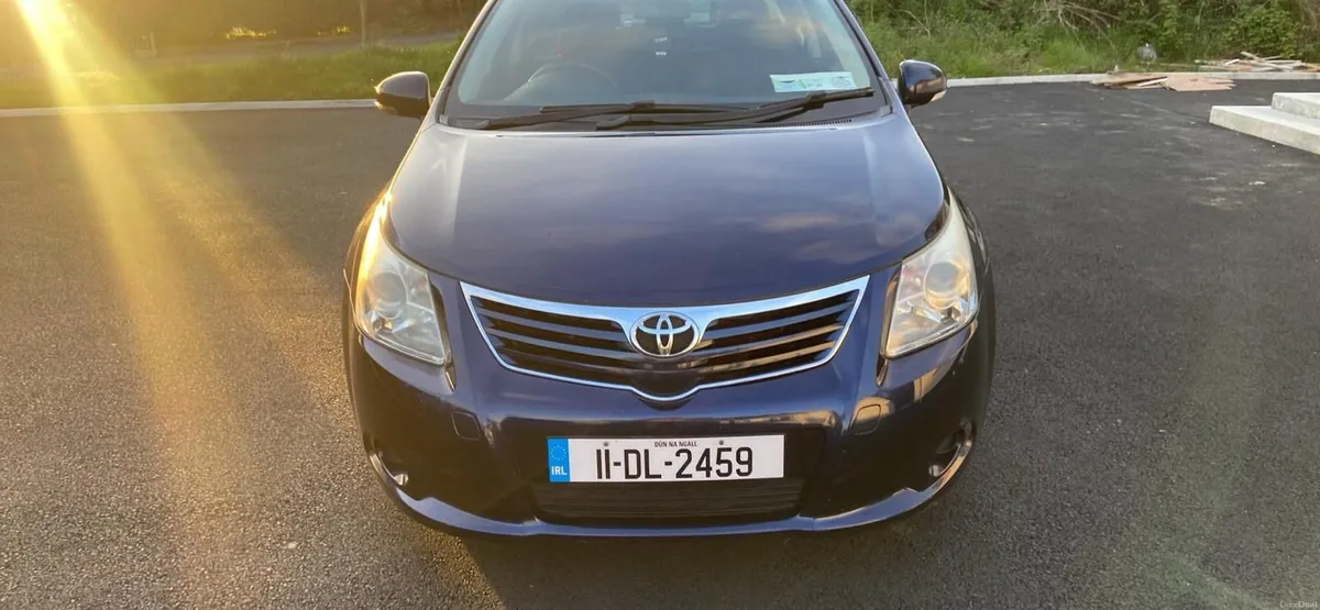 Toyota Avensis 2011 - Image 2