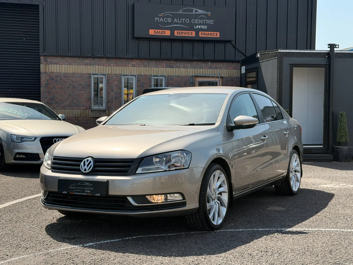 Volkswagen Passat 2014 - Image 2