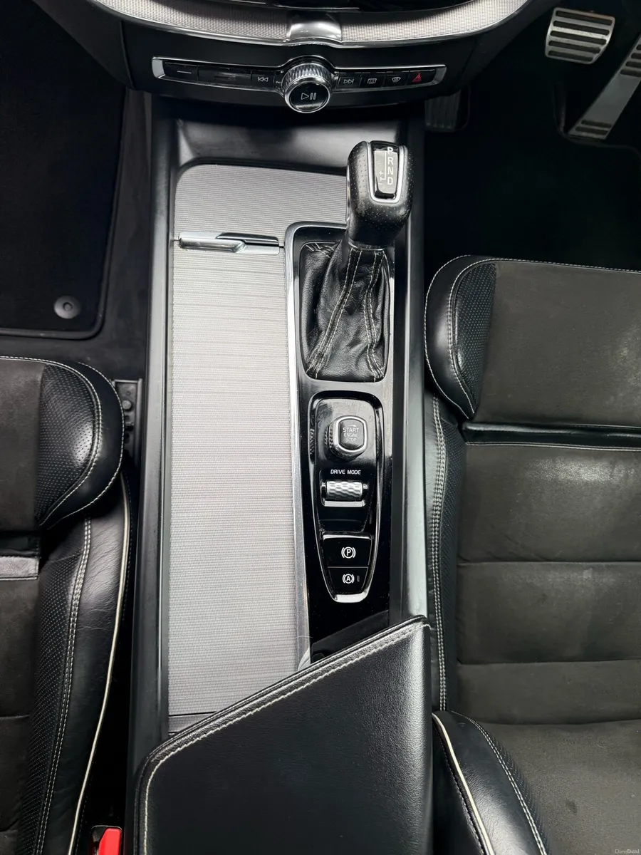 Volvo XC60 - Automatic - R Design- D4 - AWD - Image 6