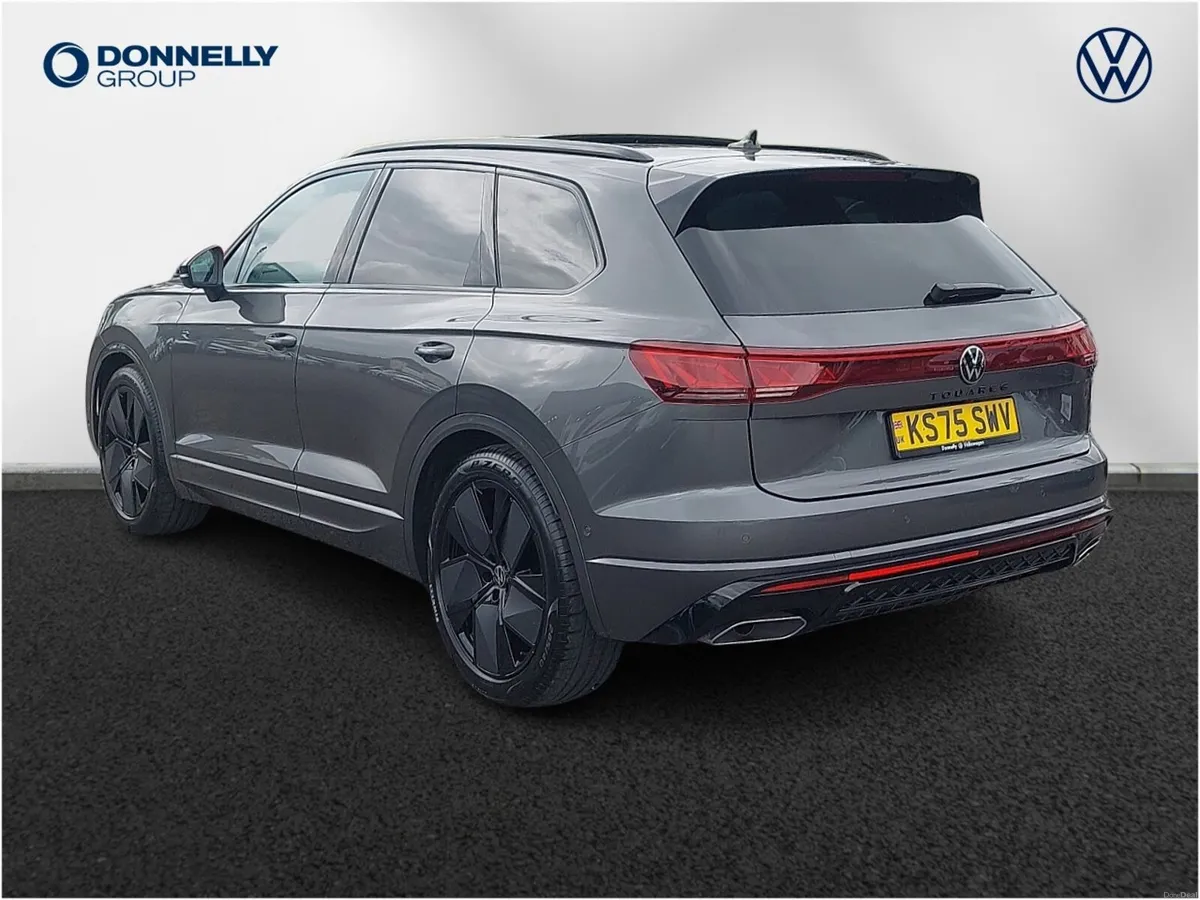 Volkswagen Touareg Diesel Estate Black Edition - Image 3