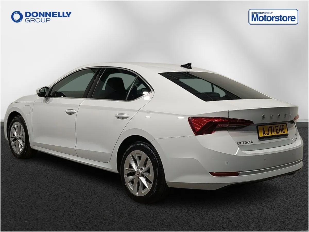 Skoda OCTAVIA Hatchback SE L - Image 2