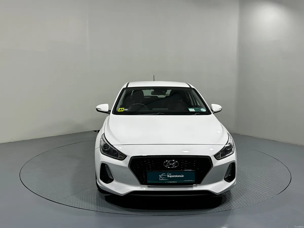 Hyundai i30 Deluxe 1.6 Crdi 172 - Image 2