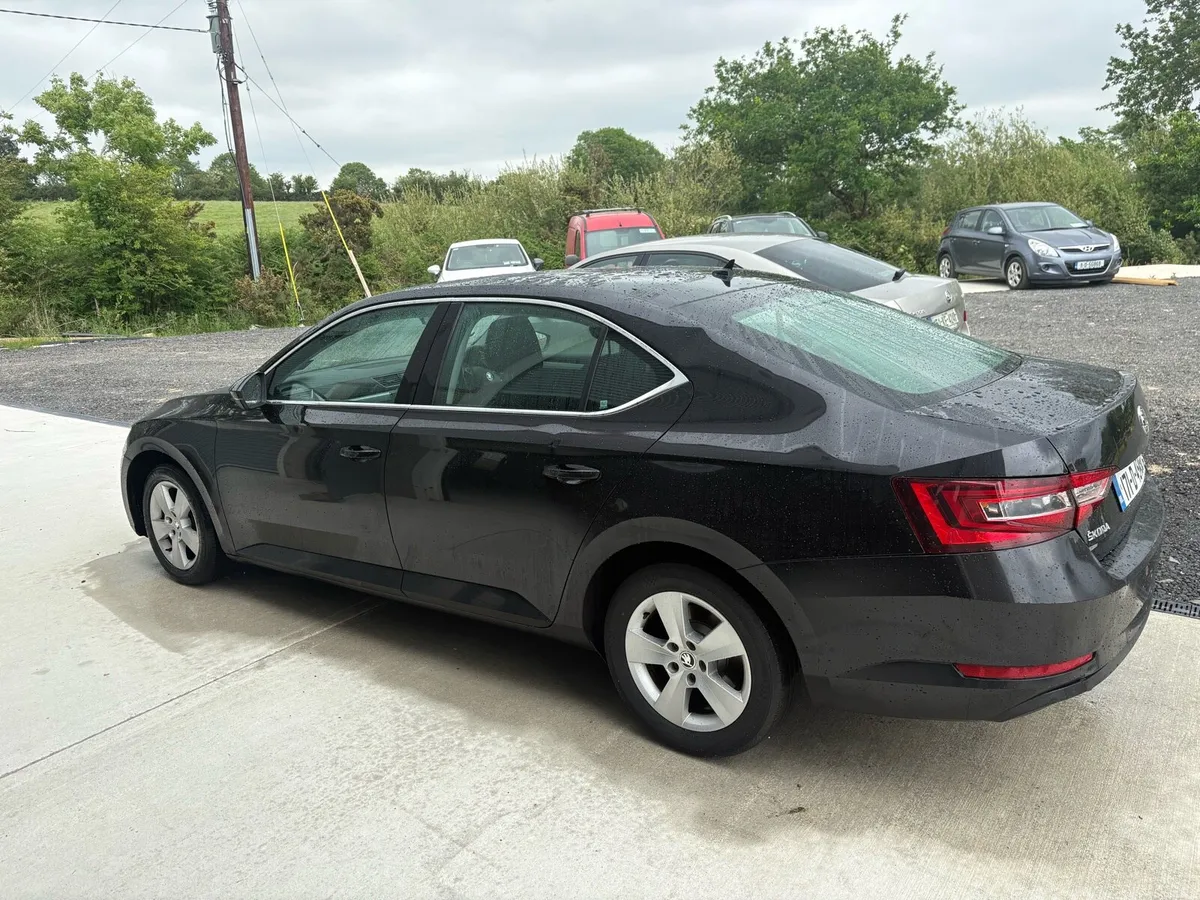 2017 SKODA SUPERB - Image 4