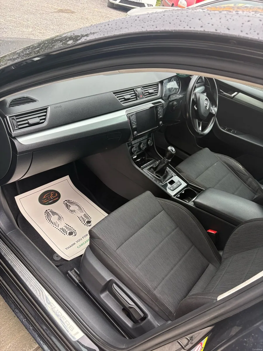 2017 SKODA SUPERB - Image 6