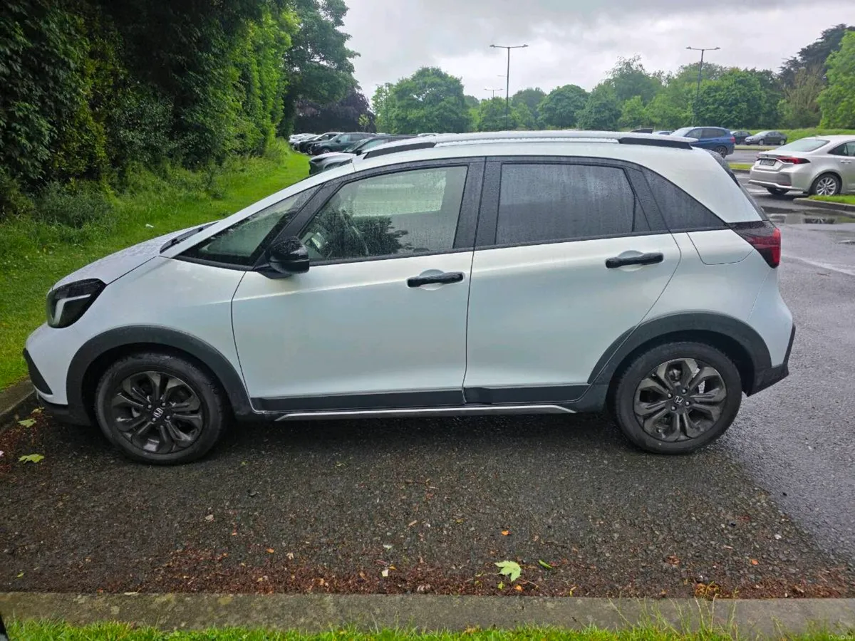Honda Jazz 2025 crosstar - Image 5