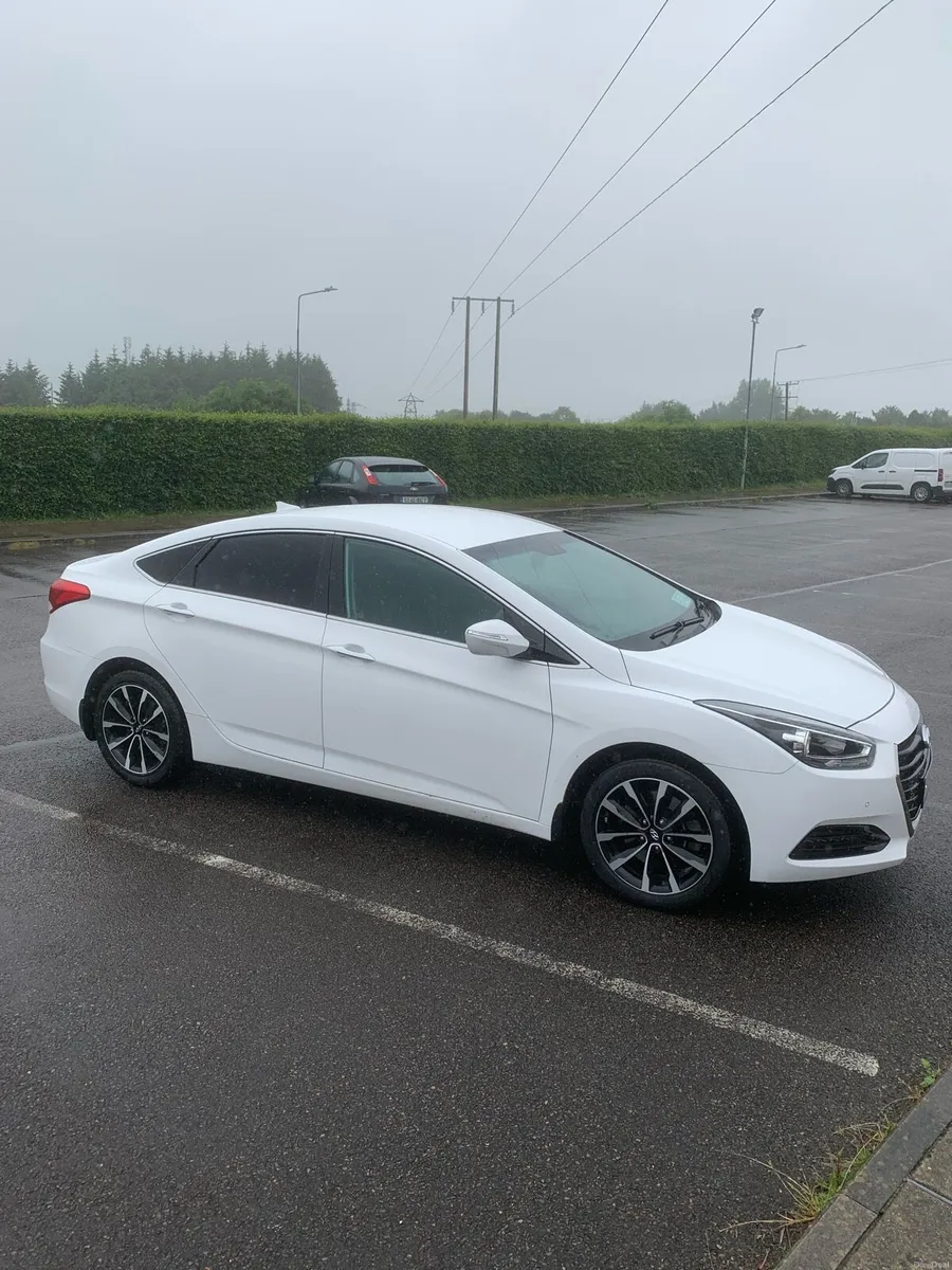 Hyundai I40 Executive - Image 2