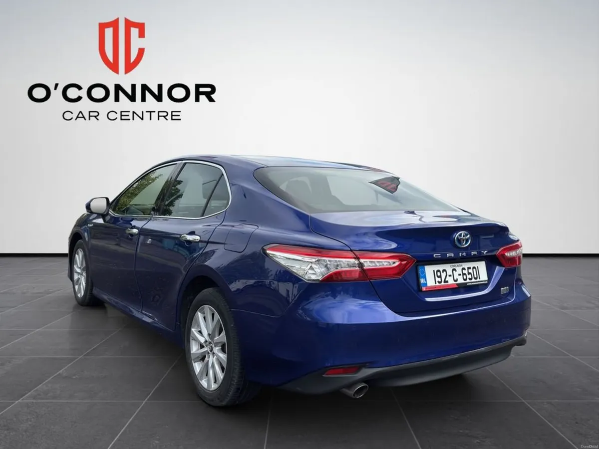 Toyota Camry "Smooth, stylish and built to last – - Image 4