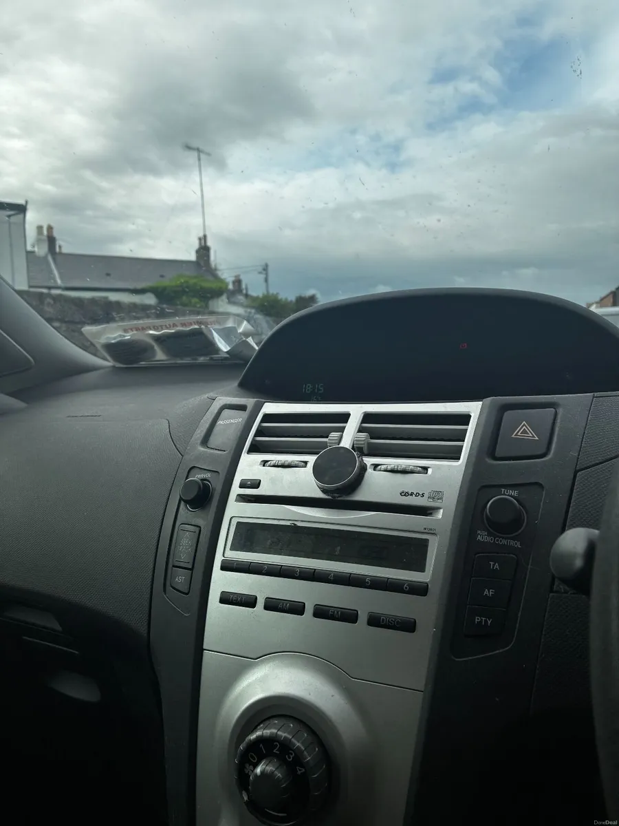 Toyota Yaris 2006 - Image 3