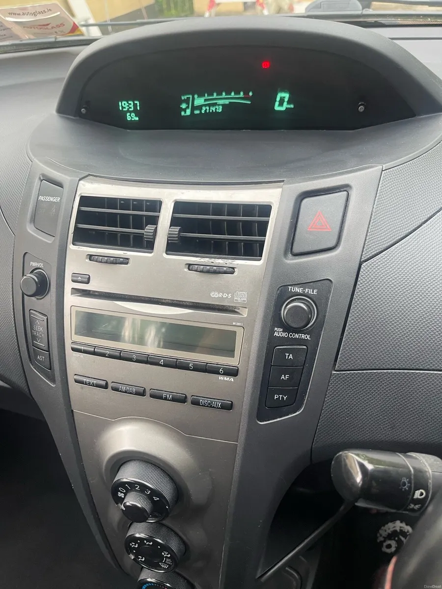 Toyota Yaris - Image 2