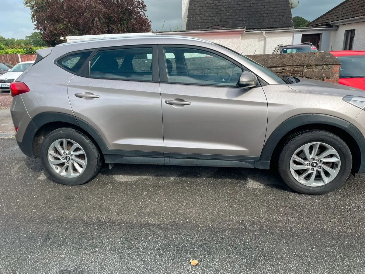 Hyundai Tucson Premium 1.7 Diesel  2017 - Image 5
