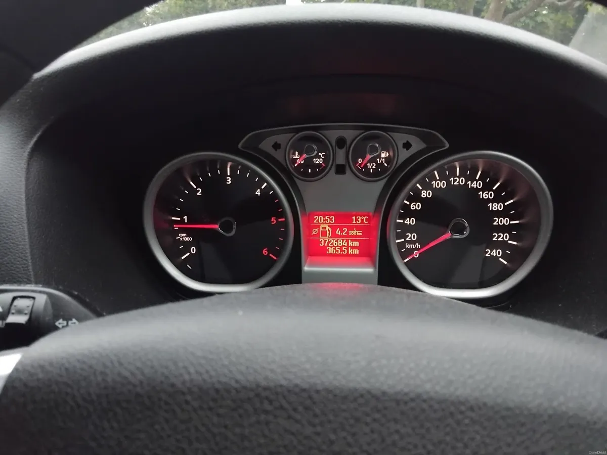 Ford Focus 2010 - Image 2