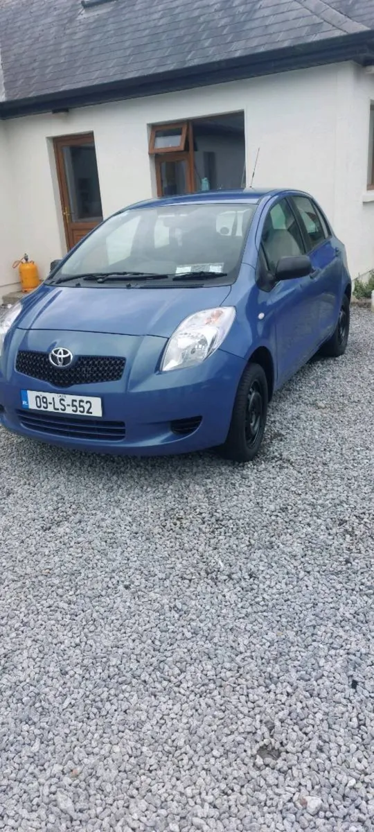 2009 Toyota Yaris - Image 2
