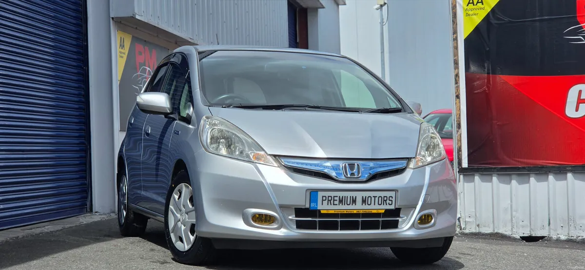 Honda Fit Hybrid Automatic - Image 2