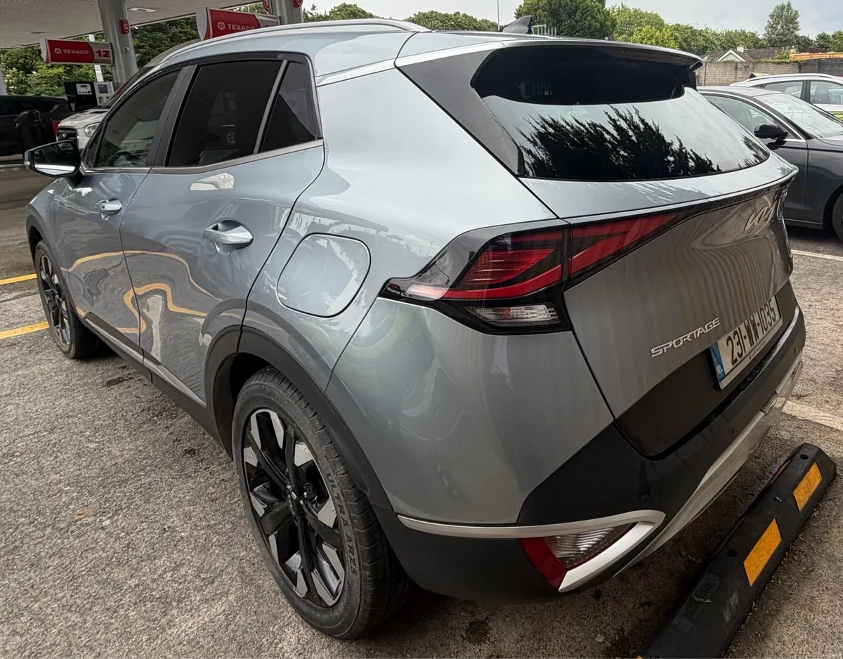 2023 Kia Sportage Hybrid Automatic - Image 2