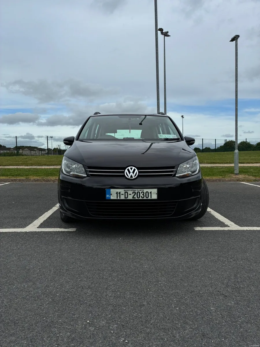 Volkswagen Touran 2011 - Image 2