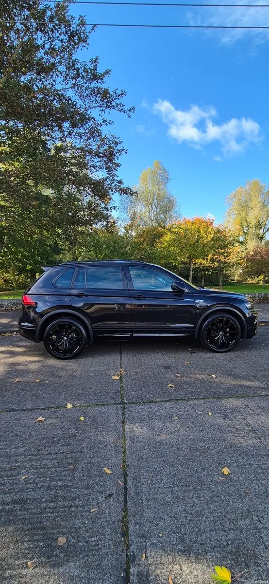 2019 Volkswagen Tiguan R-Line 4 Motion - Automatic - Image 2