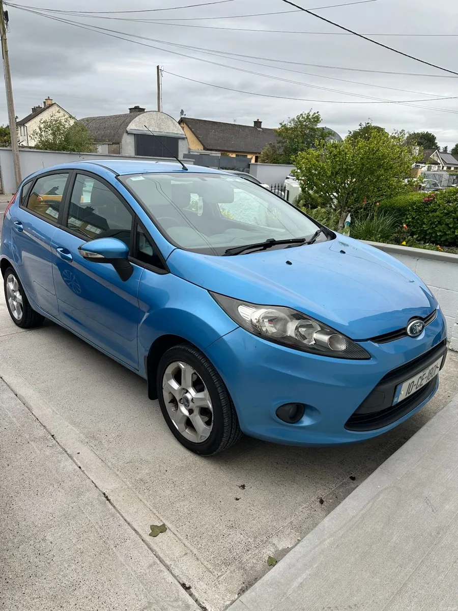 Ford Fiesta 2010 - Image 2