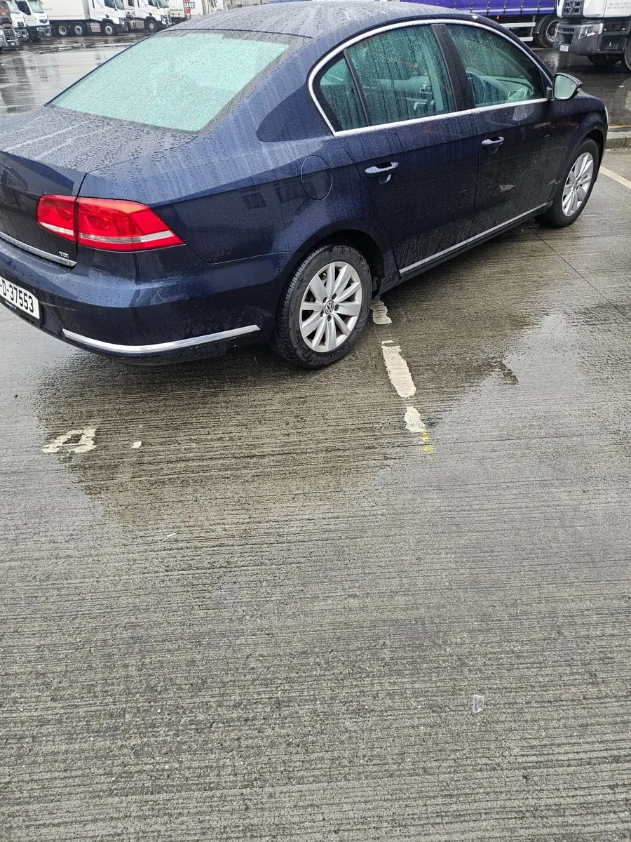 Volkswagen Passat 2010 - Image 4