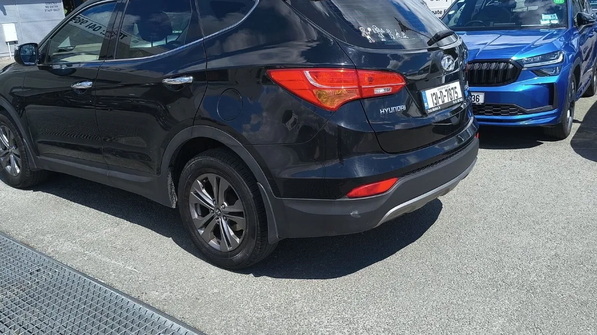 Hyundai Santa Fe 2013 - Image 2