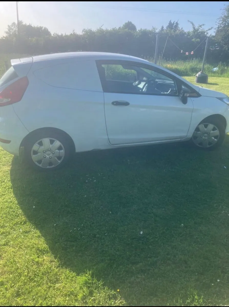 Ford fiesta van 2012 - Image 4