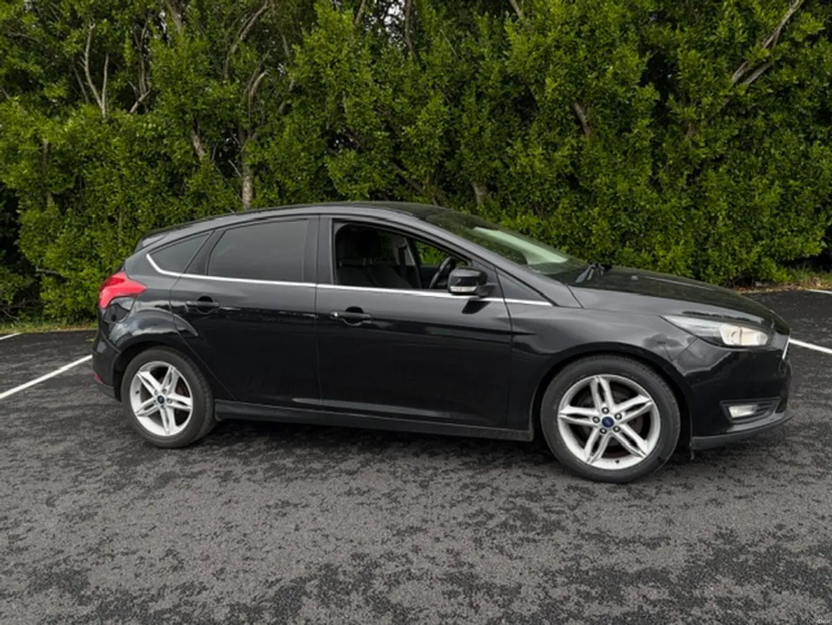 Ford Focus ZETEC 120PS 5DR - Image 2