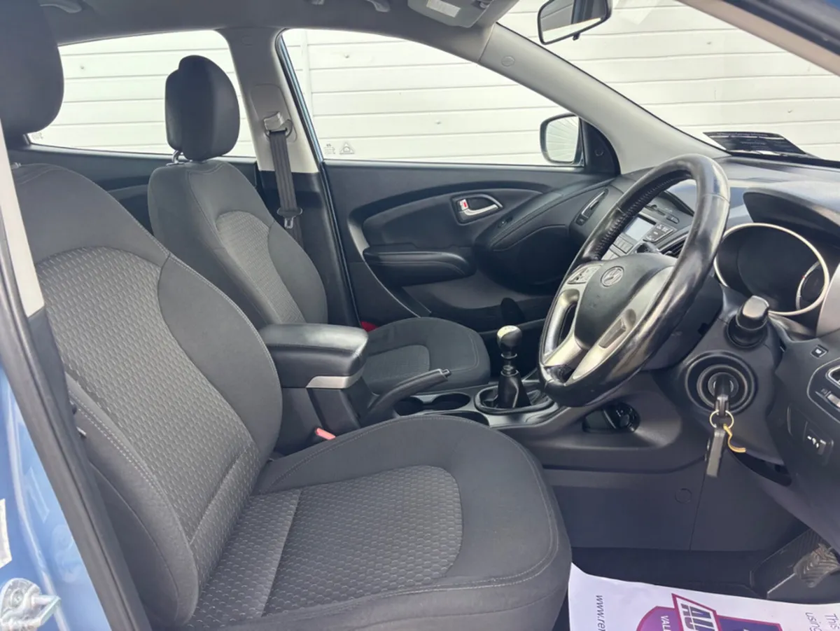 Hyundai ix35 1.7 CRDI STYLE 2WD 5DR - Image 6