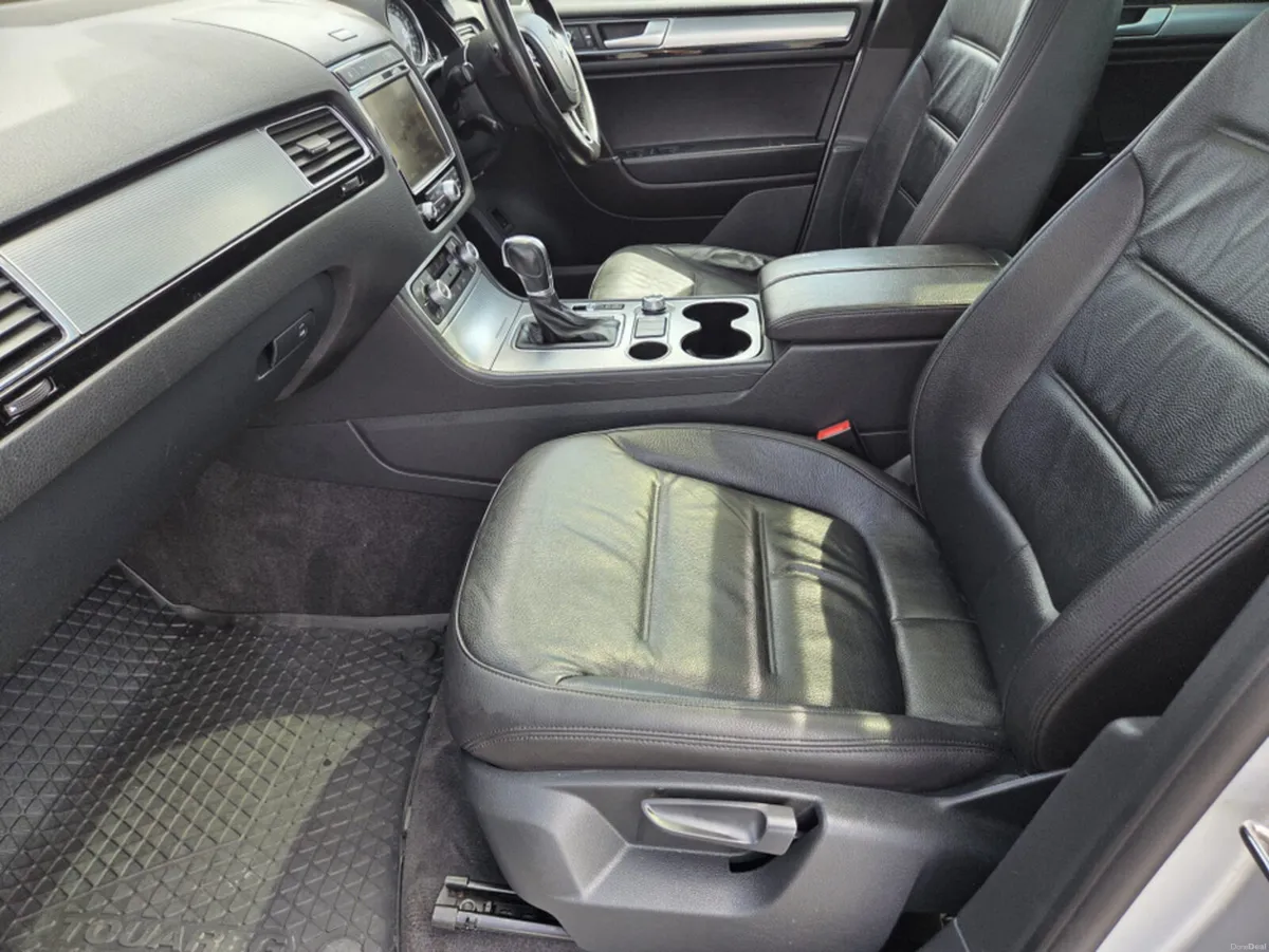 Volkswagen Touareg V6 R-LINE TDI NO VAT ROAD TAX 7 - Image 6