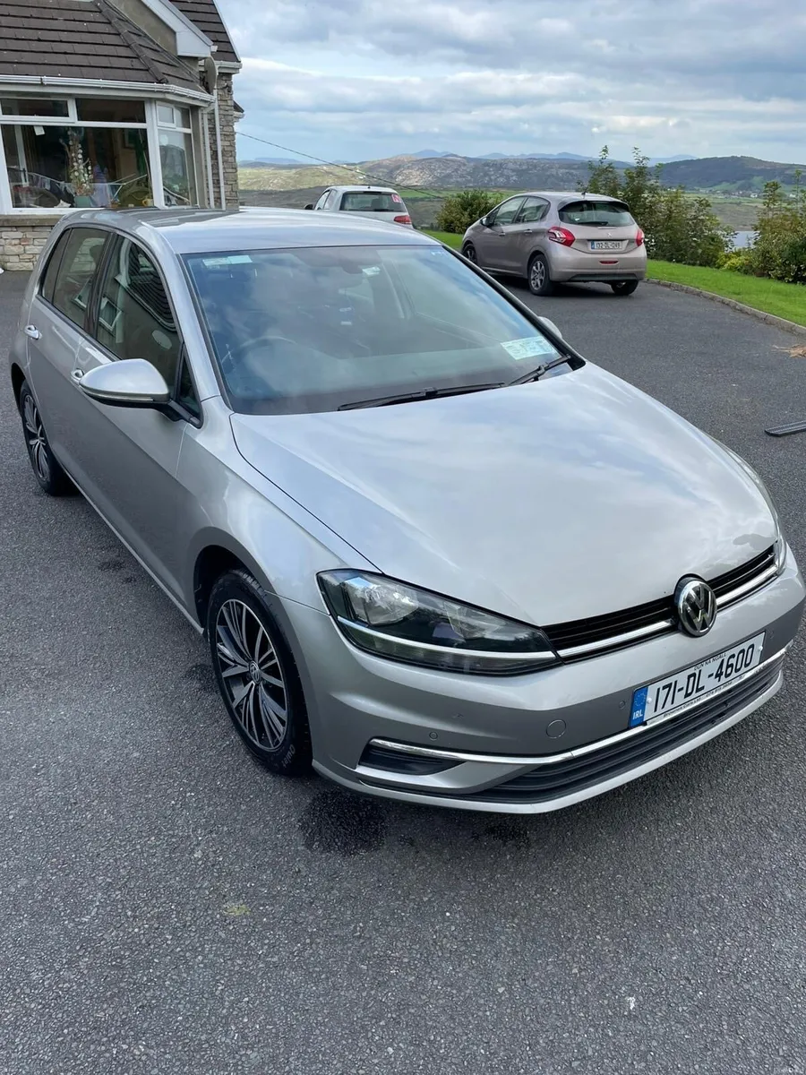 2017 Volkswagen Golf - Image 1