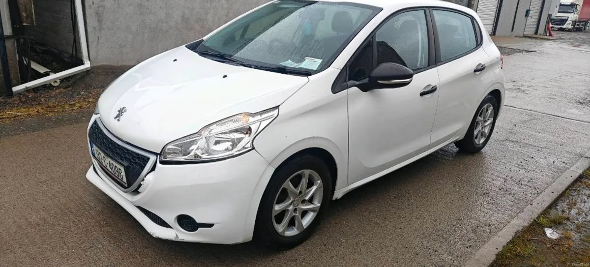 Peugeot 208 - Image 2