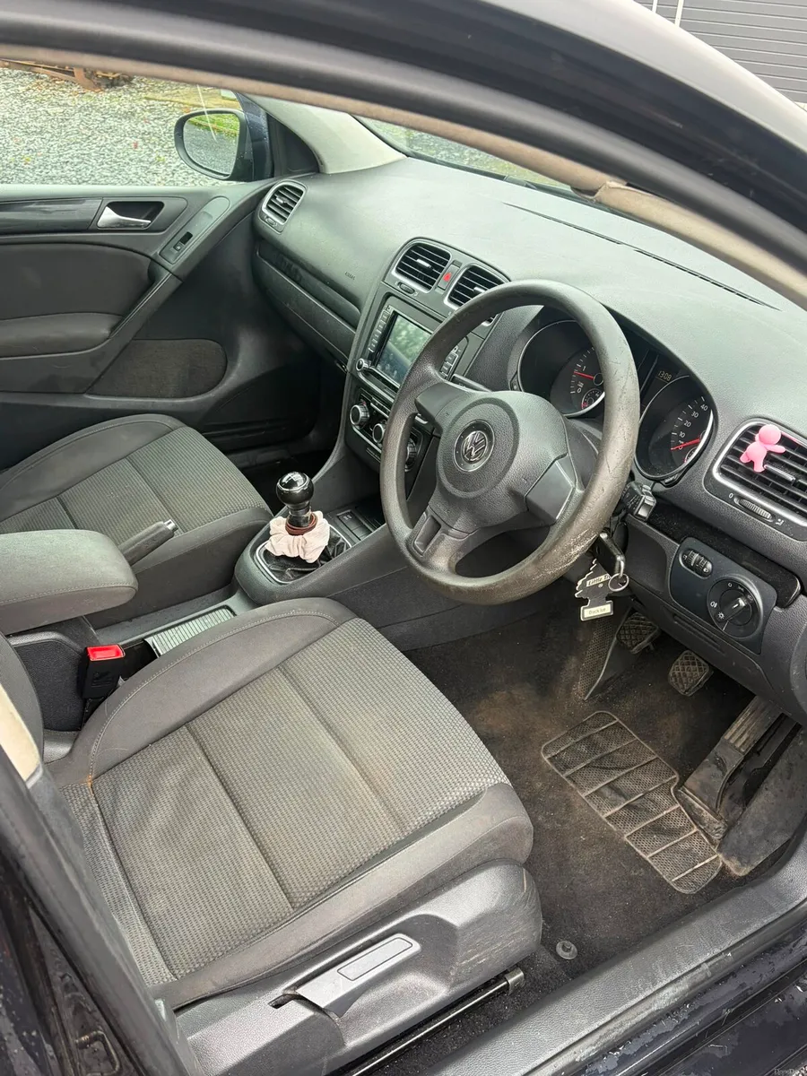 Car - Image 3