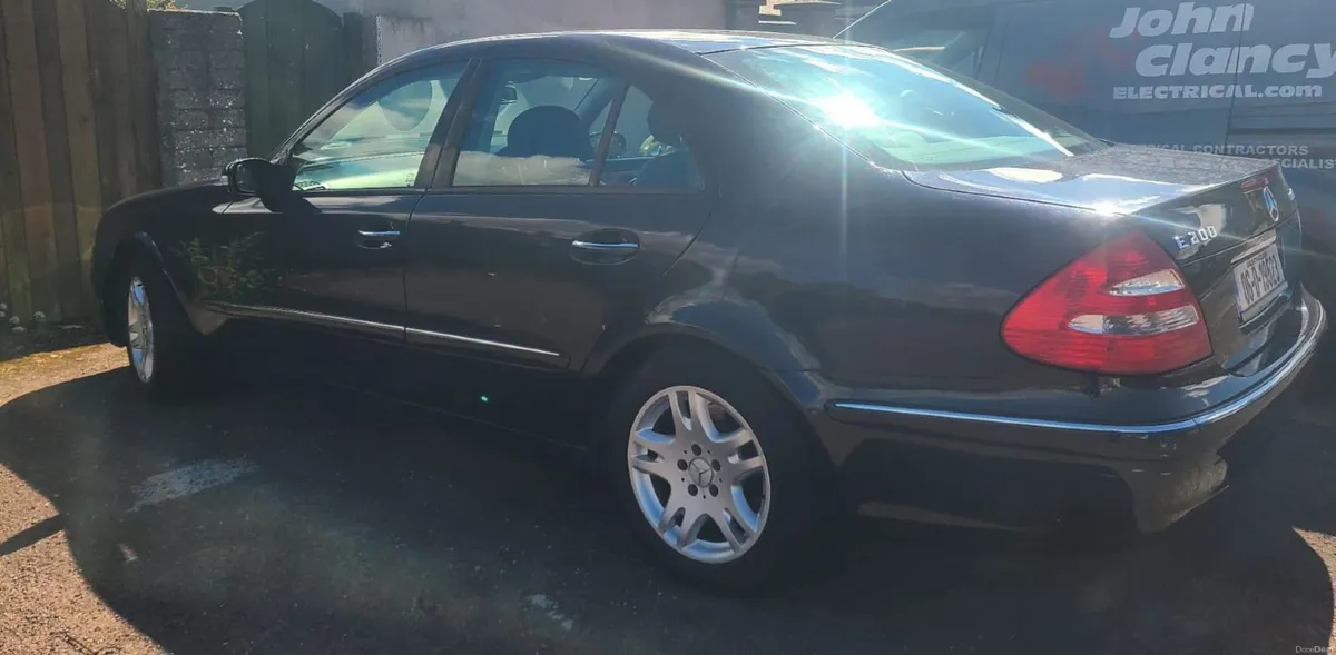 Mercedes-Benz E-Class 2006 - Image 3