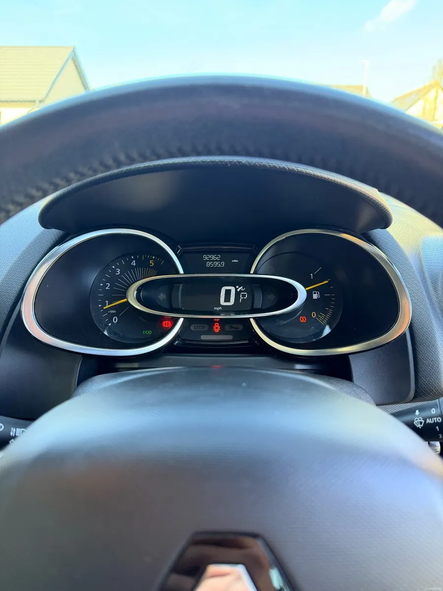 Renault Clio Automatic - Image 6