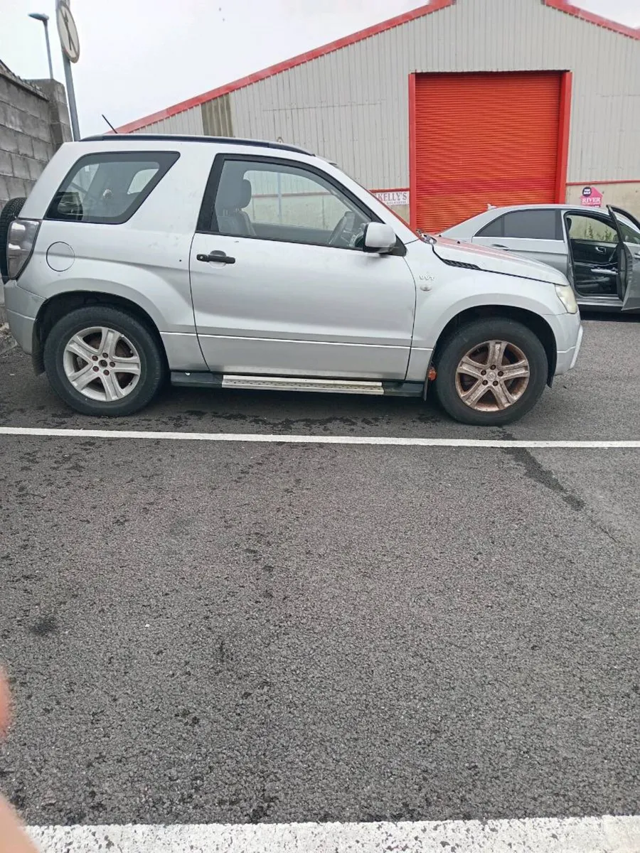 Silver suski grand vitara - Image 3