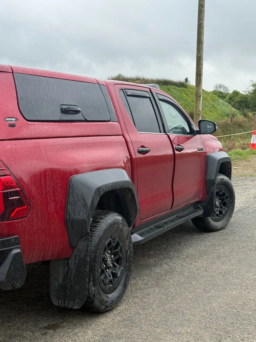 Toyota Hilux 2025 **No VAT** - Image 4