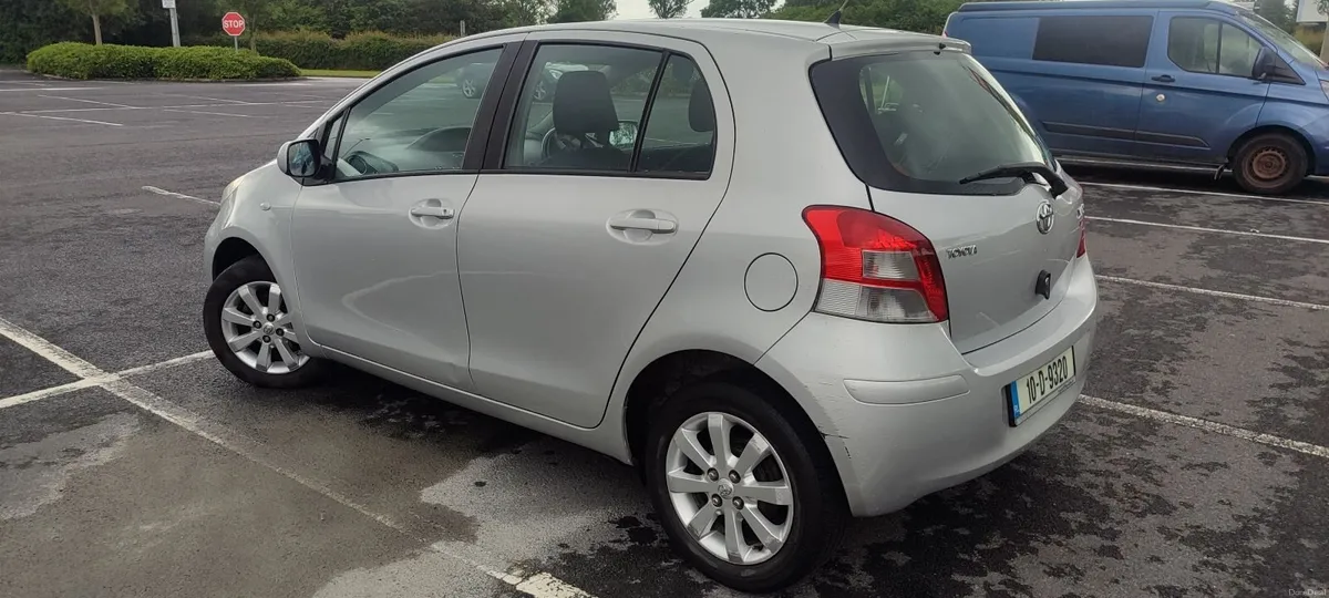 Toyota Yaris 2010 - Image 4