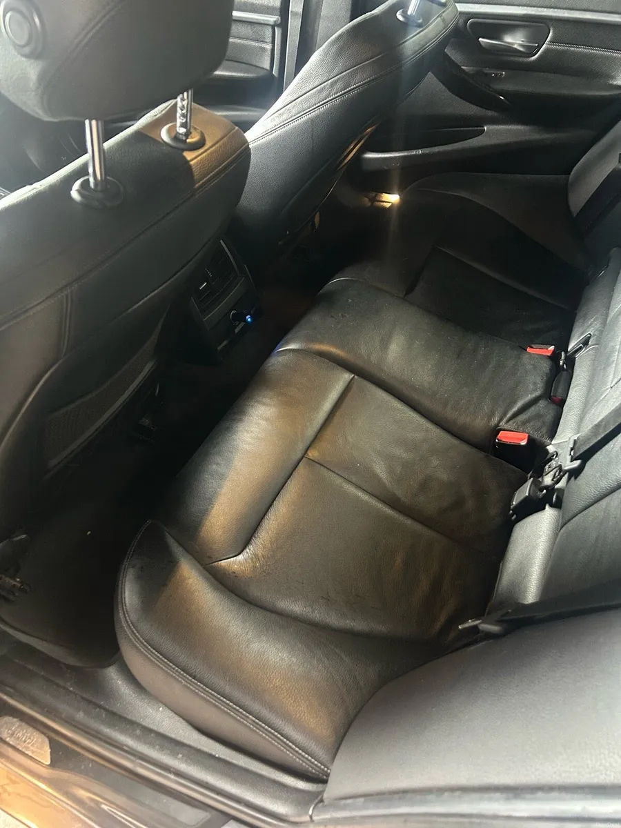 BMW 330e - Image 2