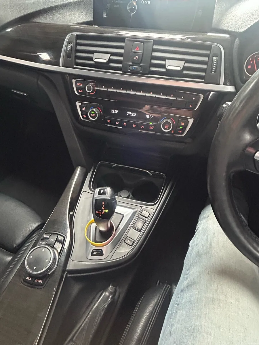 BMW 330e - Image 6