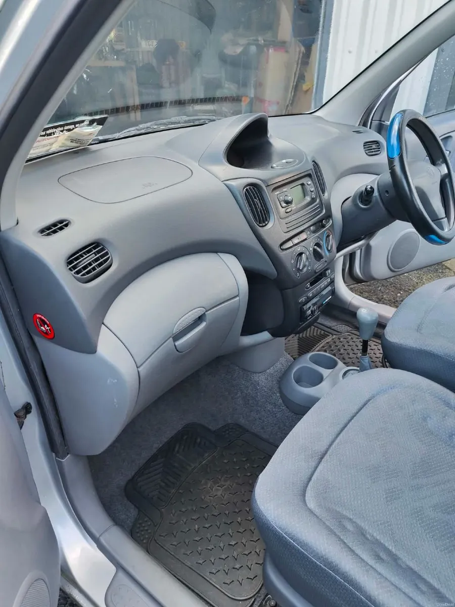 2001 Toyota Yaris verso - Image 4